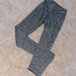 Women’s aerie gray leggings size XS. Side pockets. Great condition.